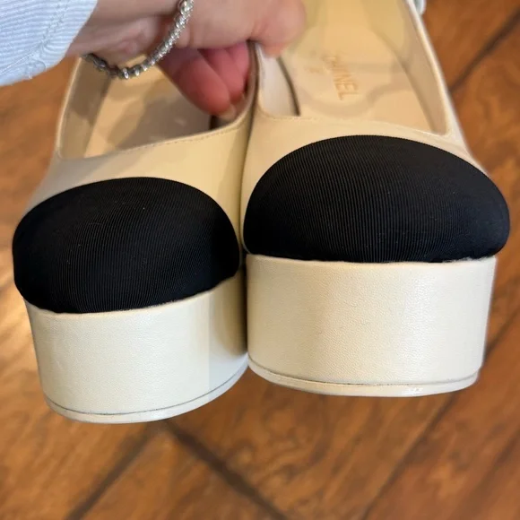 CC Women's Cream and Black Platform Heels - Picture 9 of 9